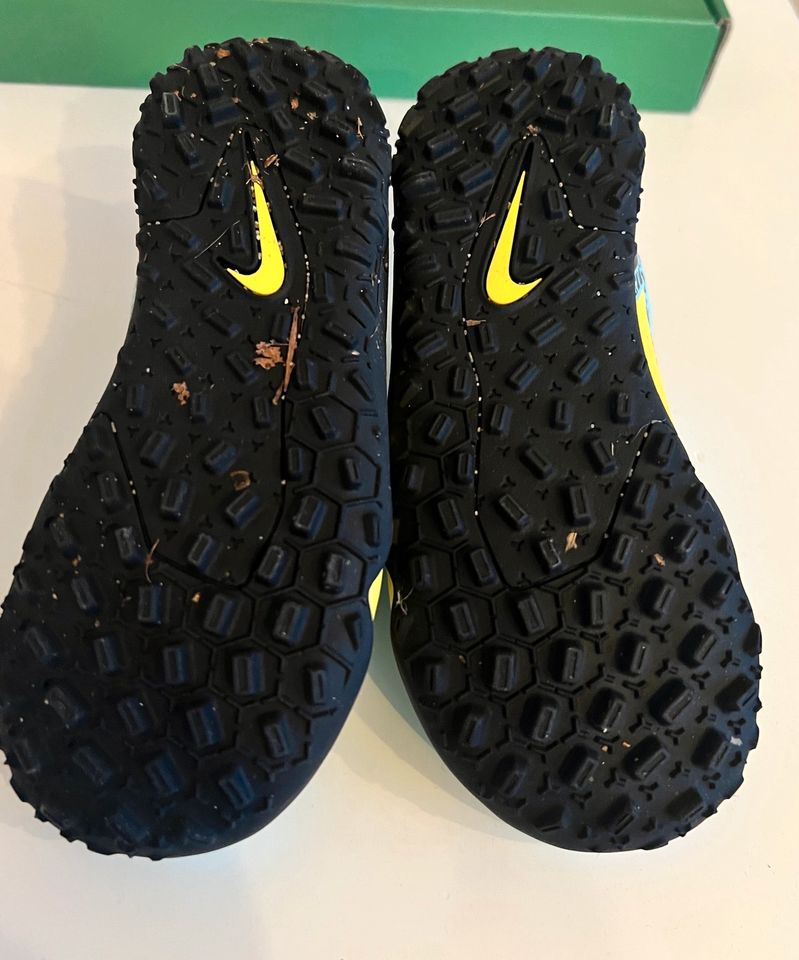 Nike Fußballschuhe Kinder Schuhe 27,5 in Wuppertal