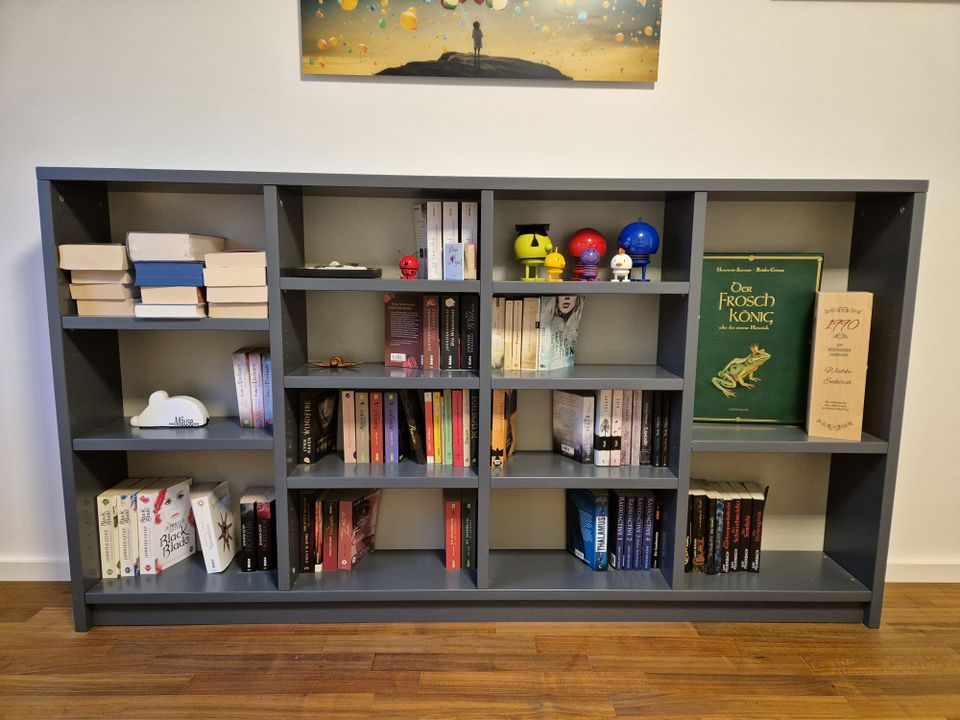 Bücherregal grau in gutem Zustand in Erkrath