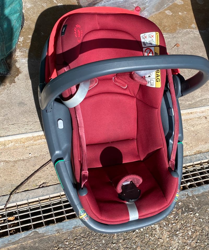 Maxi Cosi Coral mit Isofix Station in Freudenstadt
