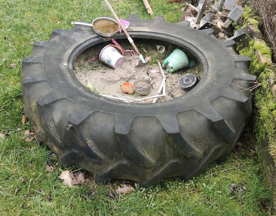 Traktor Reifen für Sandkasten oder Beet in Kirtorf