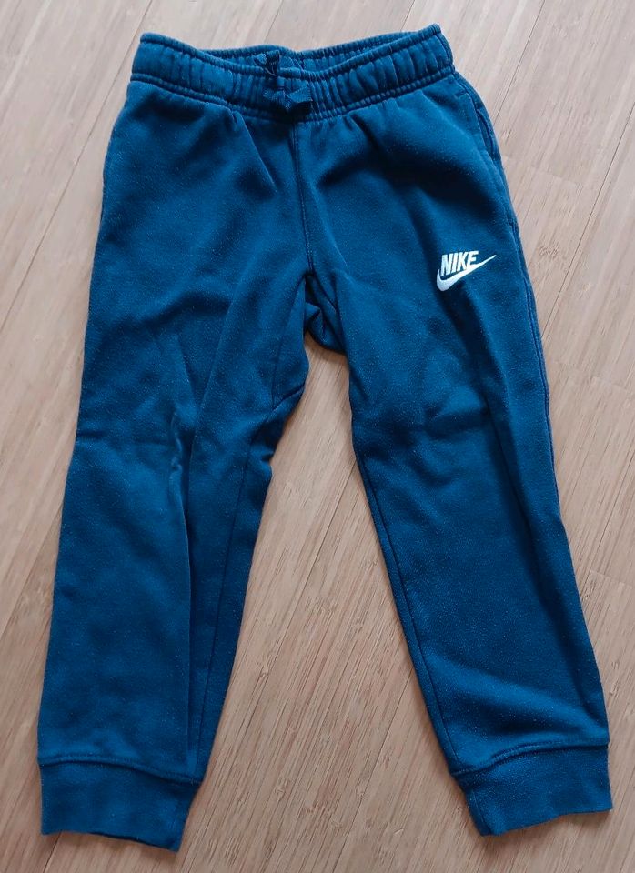 NIKE Jogger, Gr. 116 in Kulmbach