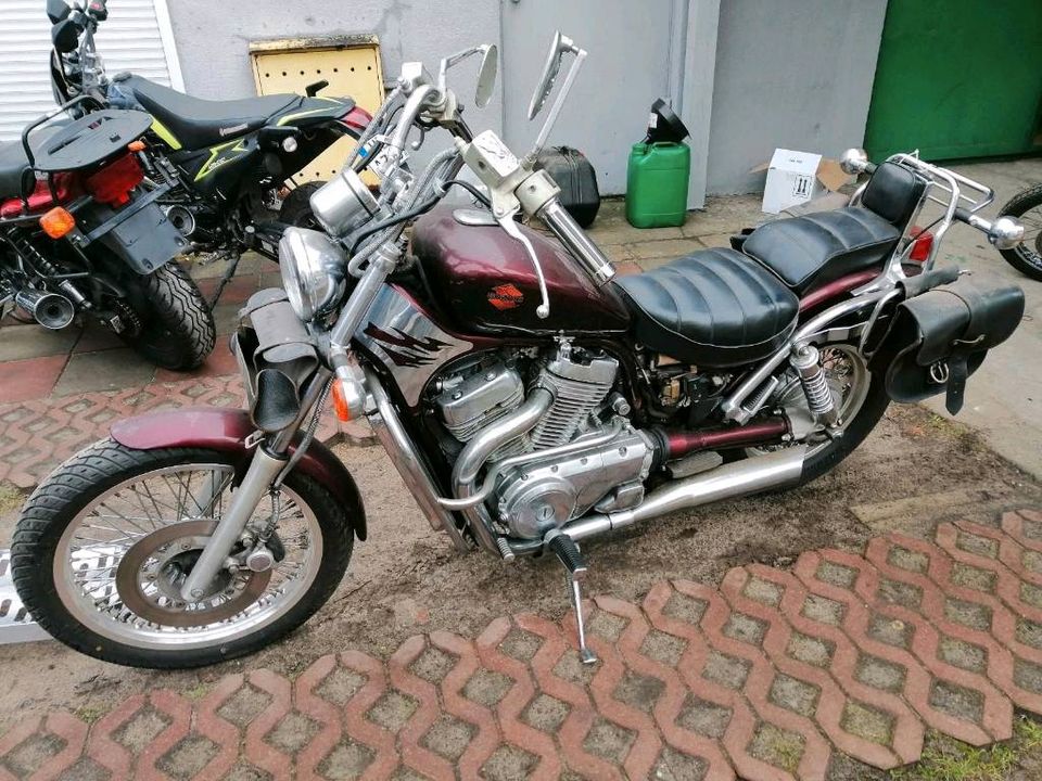 Schlachtfest Suzuki VS 750 Intruder 800 u 600 Motor Felgen Teile in Ramin