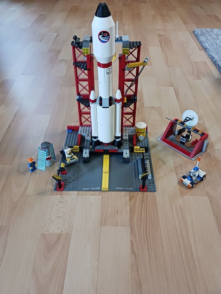 Verschiedene Lego City Raketenstation Sets (3368, 3365) in Glauburg