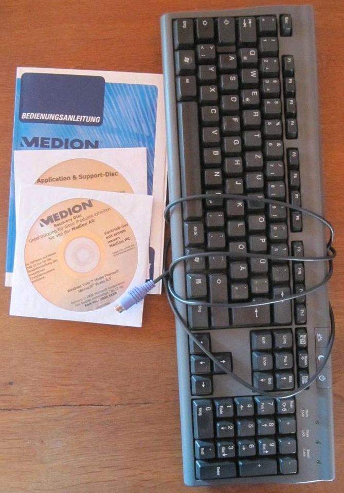 Medion PC MT7 Windows Vista mit Tastatur und remote control in Zeil