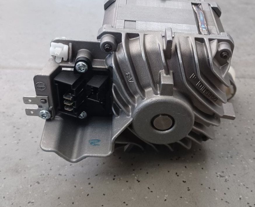 Motor 1600 UpM BLDC-FERRIT mit 2-Punkt Anbindung 00145459 in Hollfeld