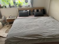 Bett mit Nachtschrank 220cm x 180cm mit Lattenrost Sachsen-Anhalt - Barleben Vorschau