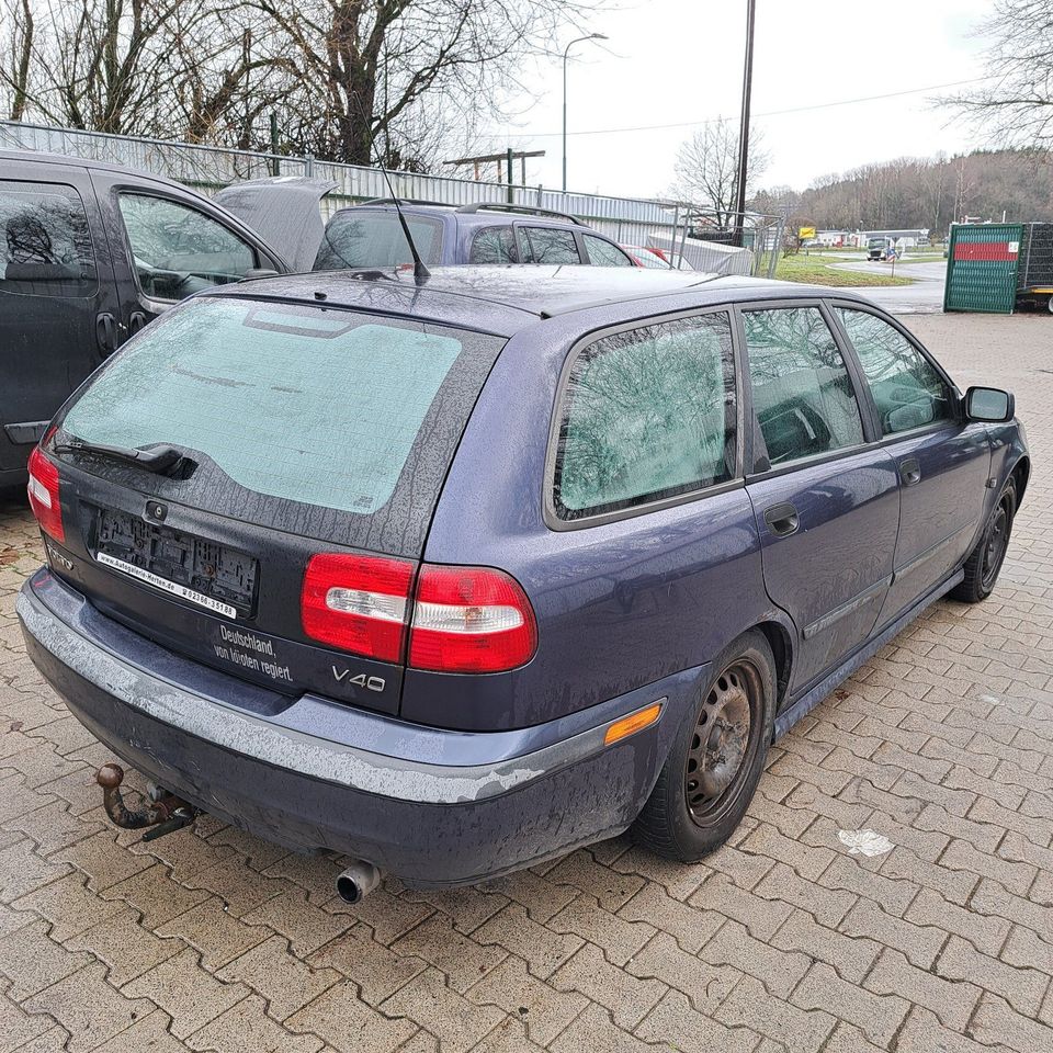 Volvo V40 M-B4184S2 G-MT5 / M5P Lack:Blau Interne Nr:(4127) in Rennerod