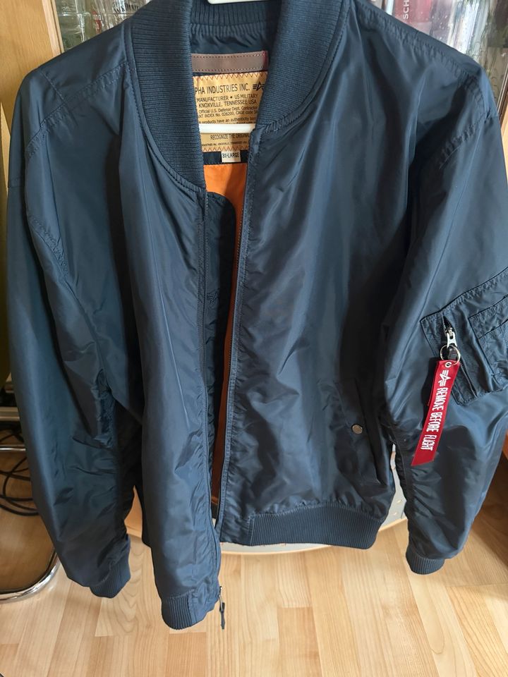 Alpha Industries Jacke blau, XXXl (wie XL getragen) in Hilders