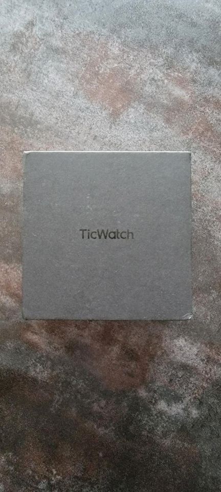 Ticwatch Pro 3 GPS-Smartwatch in Wiesbaden