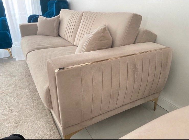 Sofa beige mit goldenen Details 3+2 in Raisdorf