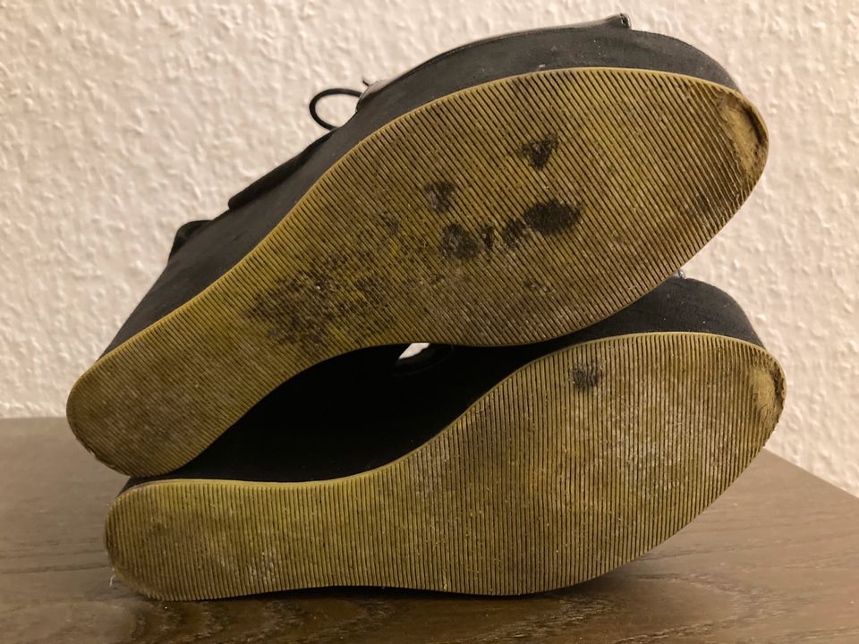 Plateau Schuhe Divided Größe 38 schwarz in Zahna