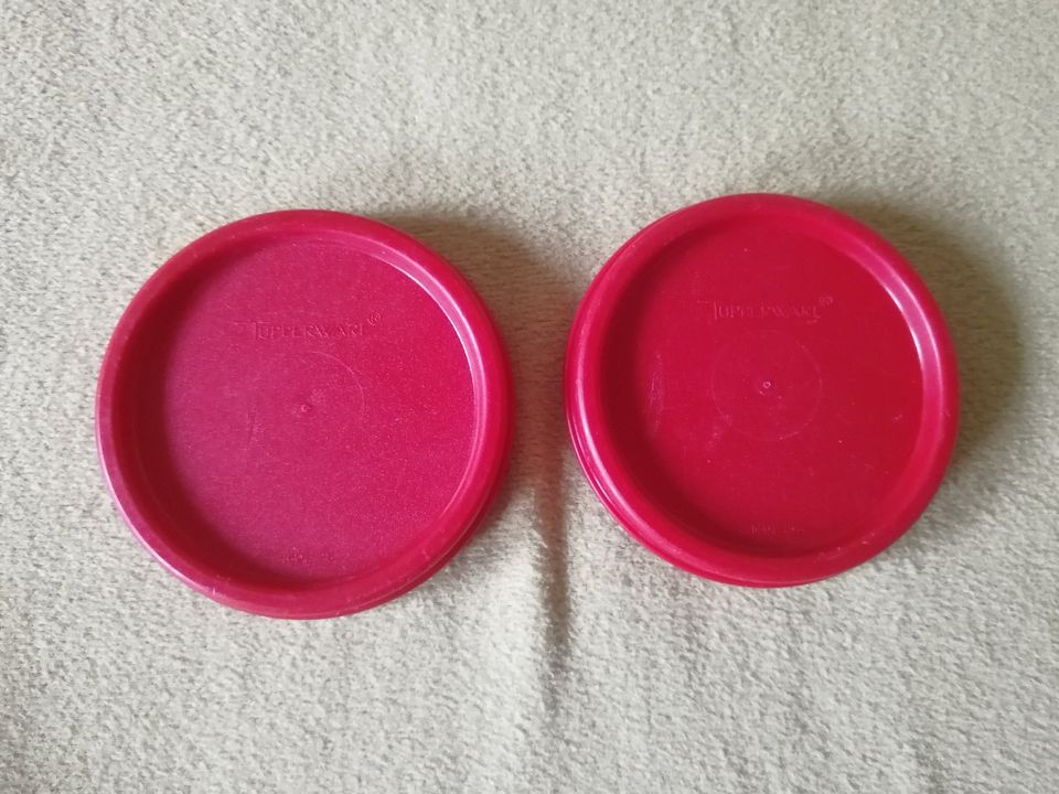 Becher Trinnkbecher Tupperware blau pink Camping Picknick in Sarstedt