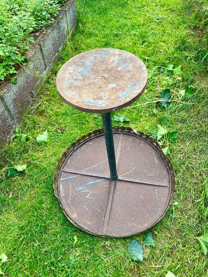 Gartentisch Rost Alt 60 cm Durchmesser Deko Reserviert in Dietzenbach