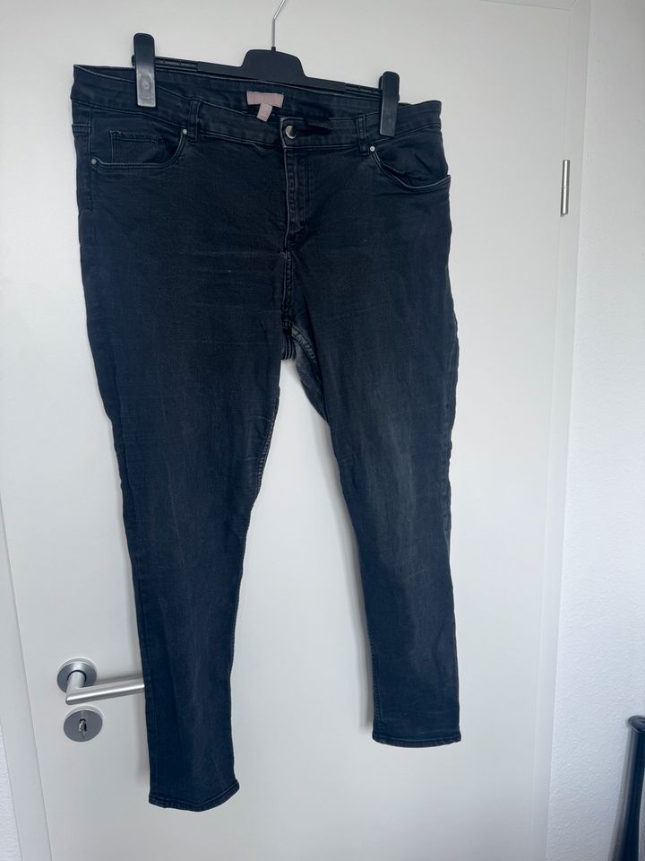 Schwarze H&M Jeans 50 5XL Plus Size Curvy Fashion in Bielefeld