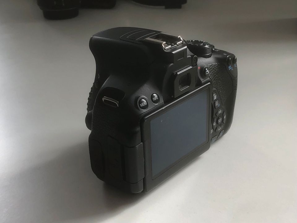 Canon EOS 700D mit 3 Akkus Body in Karlsruhe