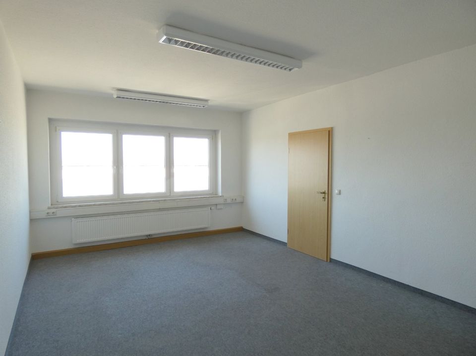 Moderne, helle Büroräume & Konferenzraum (208 m² od. flexibel teilbar) in Gewerbekomplex in Annaberg in Annaberg-Buchholz