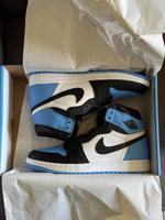 Jordan 1 Retro High OG UNC Toe Größe 42.5 DZ5485-400 | NEU Schleswig-Holstein - Osterrönfeld Vorschau