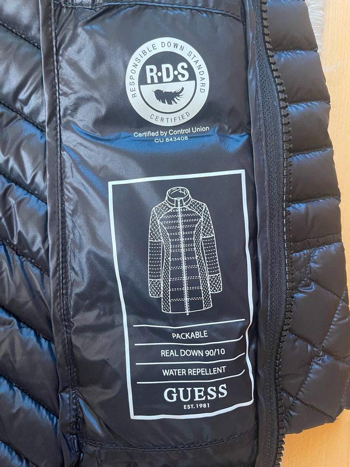 Guess Daunen Steppjacke XS in München