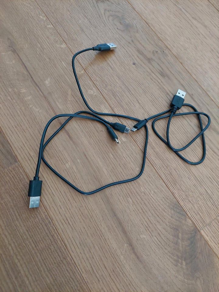 Verschiedene Ladekabel in Stephanskirchen