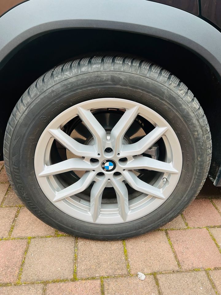 BMW X6 40i 1. Hand Scheckheft Unfallfrei 8-Fach Reifen in Pöttmes