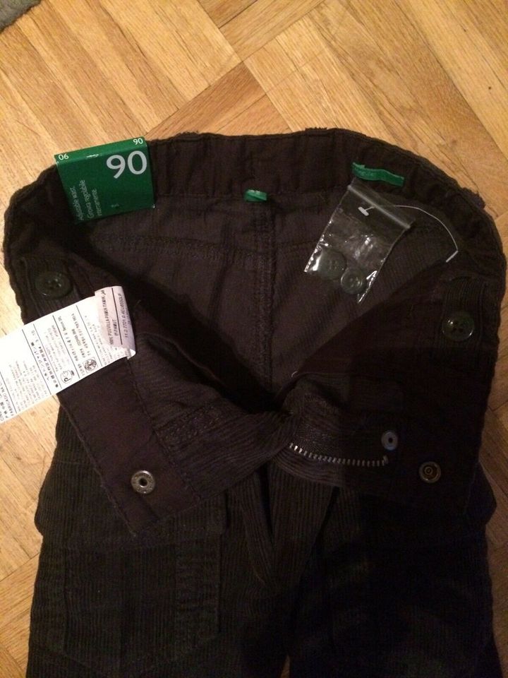 Cordhose von Benetton Gr. 90 neu und ungetragen in Walluf