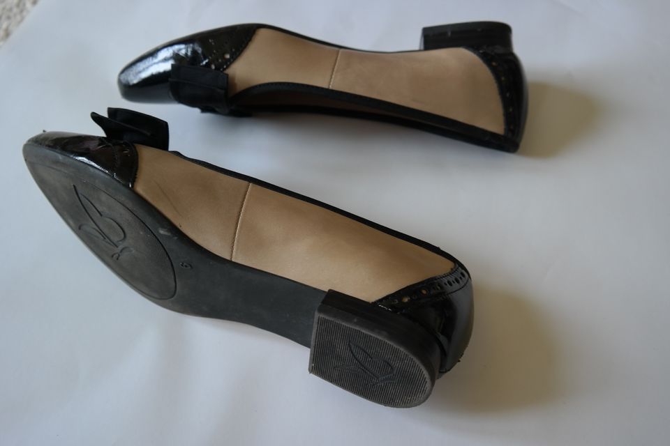 Elegante Damen Ballerinas Gr. 39 mit Lackleder und Schleife in Landau in der Pfalz