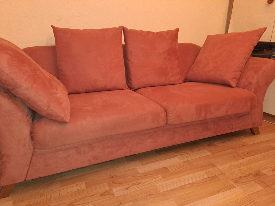 Couch orange in Fachbach
