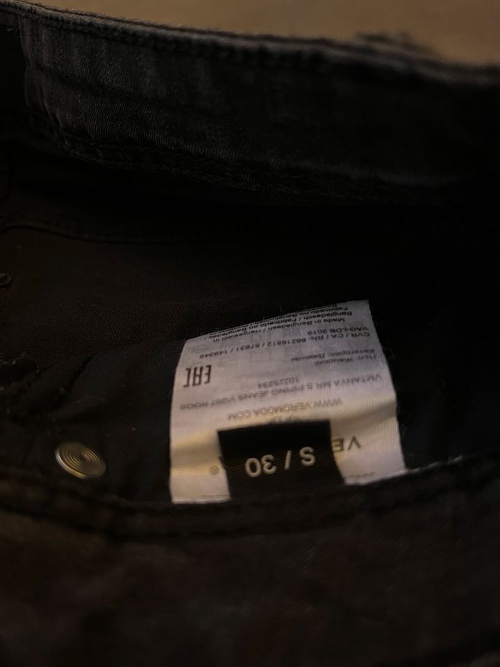 Vero Moda Jeans schwarz Größe S Länge 30 in Großbeeren