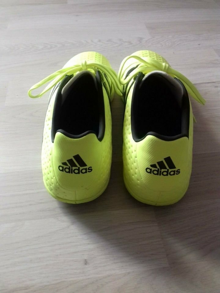 Adidas Turnschuhe neon gelb Grösse 42 2/3 in Ludwigshafen