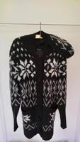 Strickjacke Schneeflocken dunkelgrau weiß Kapuze 38 Pullover Bayern - Erlangen Vorschau