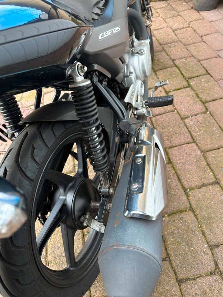 Honda CBF 125 M schwarz - 9.738km - neuer TÜV in Rodgau