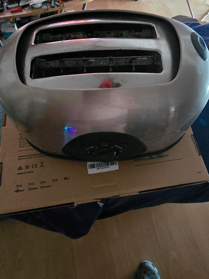 Toaster aus Edelstahl in Mengerschied