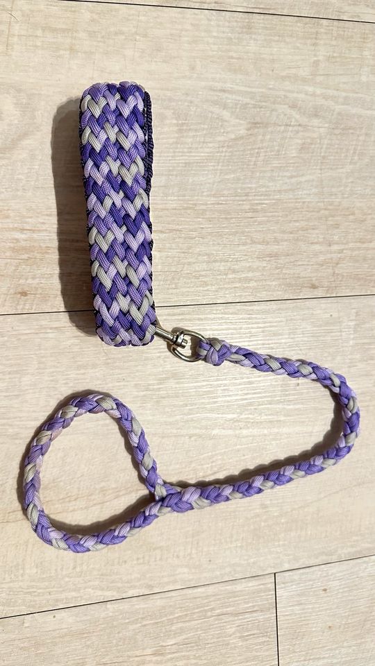 Paracord Halsband und Kurzführerleine 37cm lila grau in Zirndorf