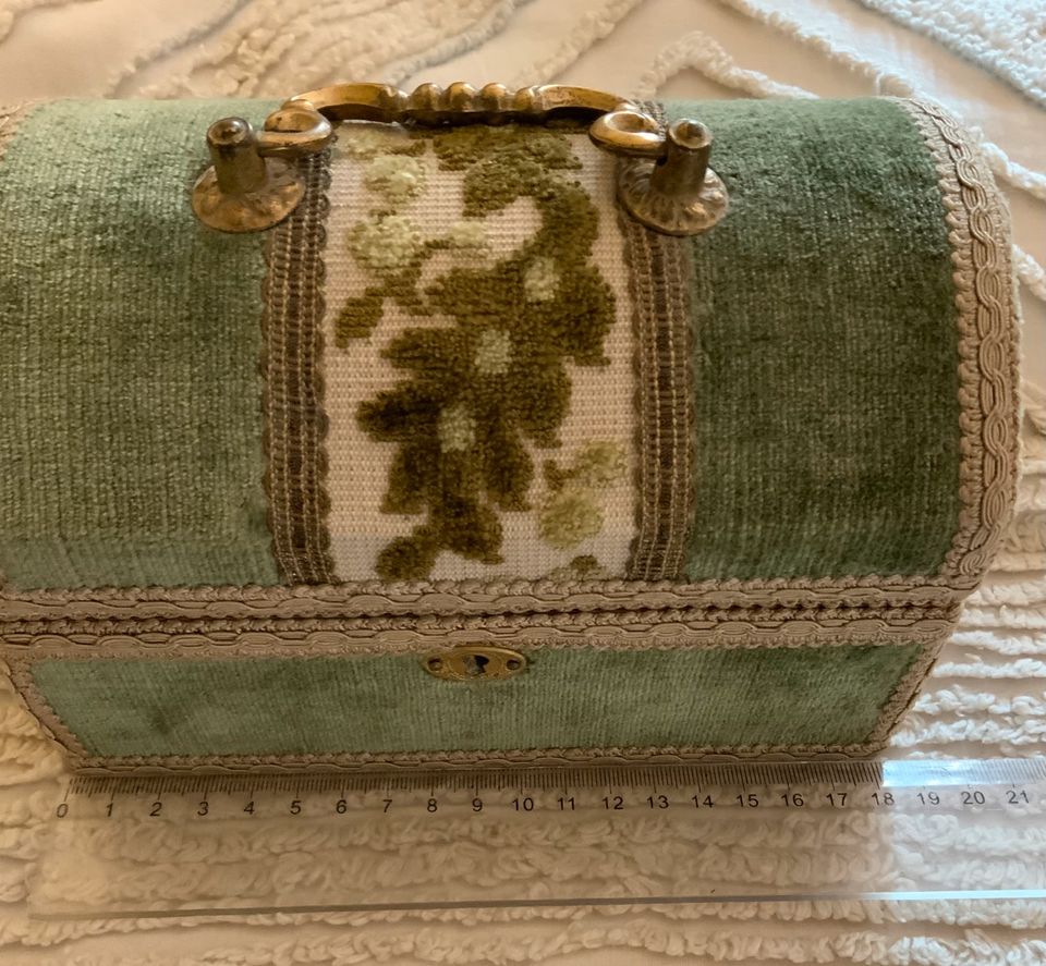 Vintage Alte Schmuckschatulle Box Brokat grün floral Top Zustand in Kiebitzreihe