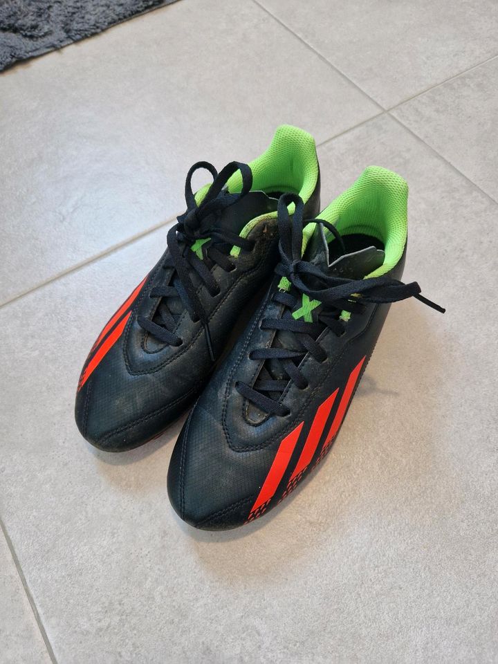 Kinder Kickschuhe Fußball Schuhe von Adidas gr 37 1/3 in Rottweil