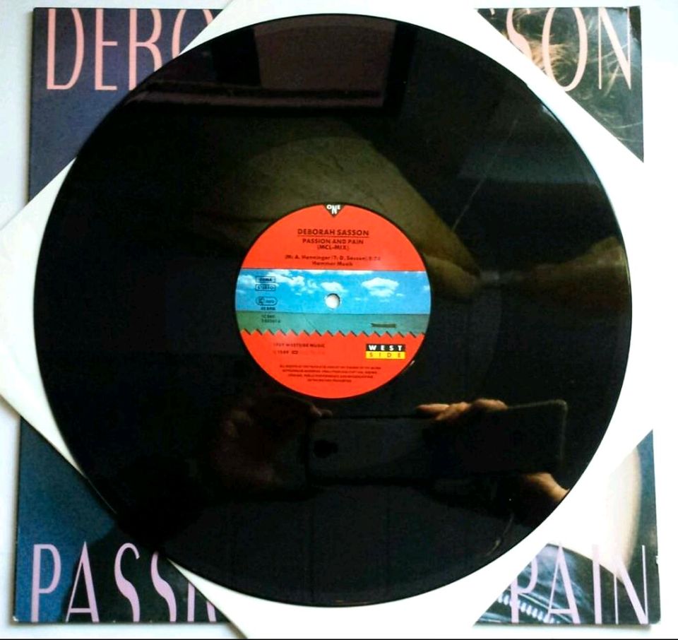 68. LP von "DEBORAH SASSON" mit "PASSION AND PAIN" in Langenfeld Eifel