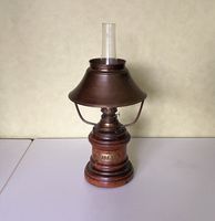 Deko Tischlampe 1853 aus Messing und Holz Made in Hong Kong Nordrhein-Westfalen - Bocholt Vorschau