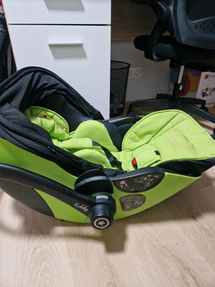 Kiddy i-Size plus 2 + Isofix maxicosy babyschale in St. Ingbert