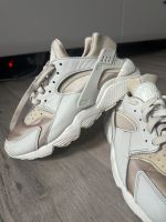 Nike Air Huarache beige Creme weiß 39 Damen Sneaker Saarland - Völklingen Vorschau