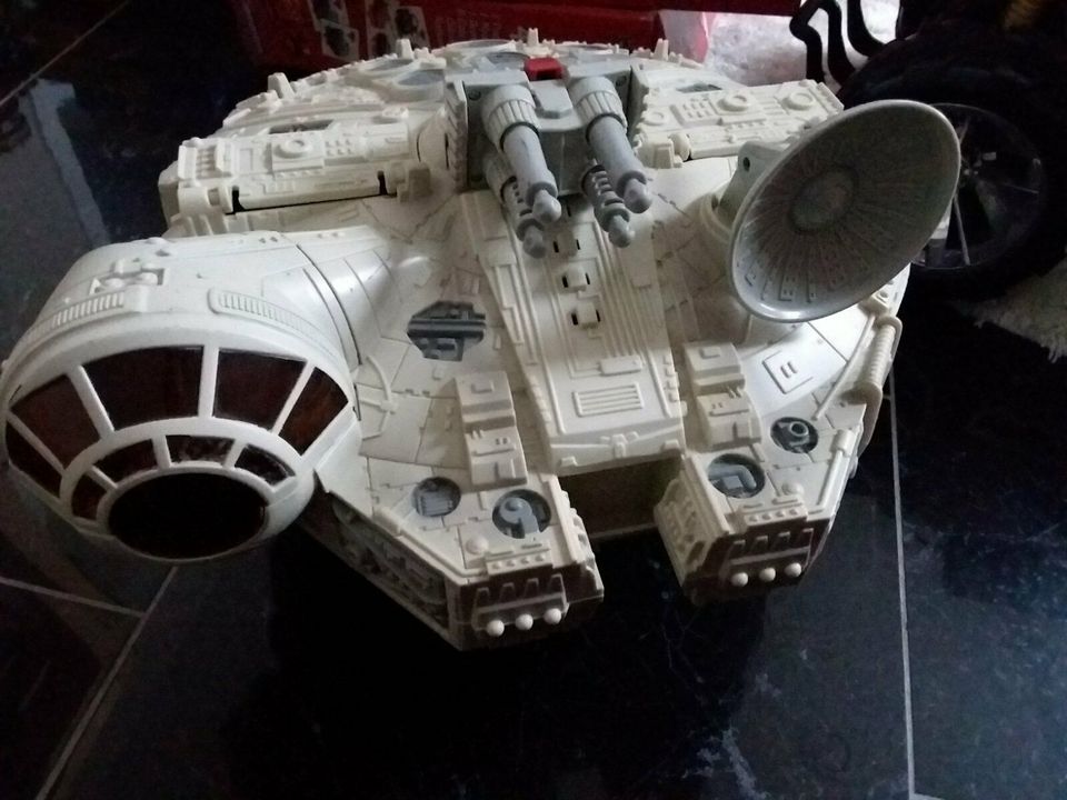 OTC Galactic Heroes Millenium Falcon von Hasbro 2001 in Lachendorf