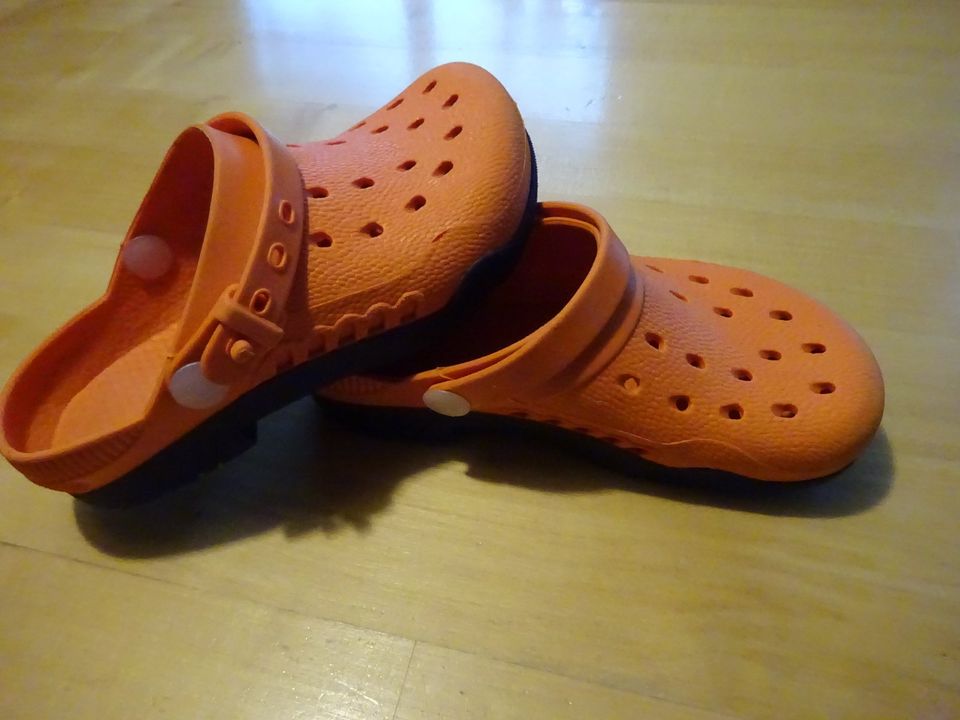 Schuhe Clogs orange Gr. 30 /31 in Kollnburg