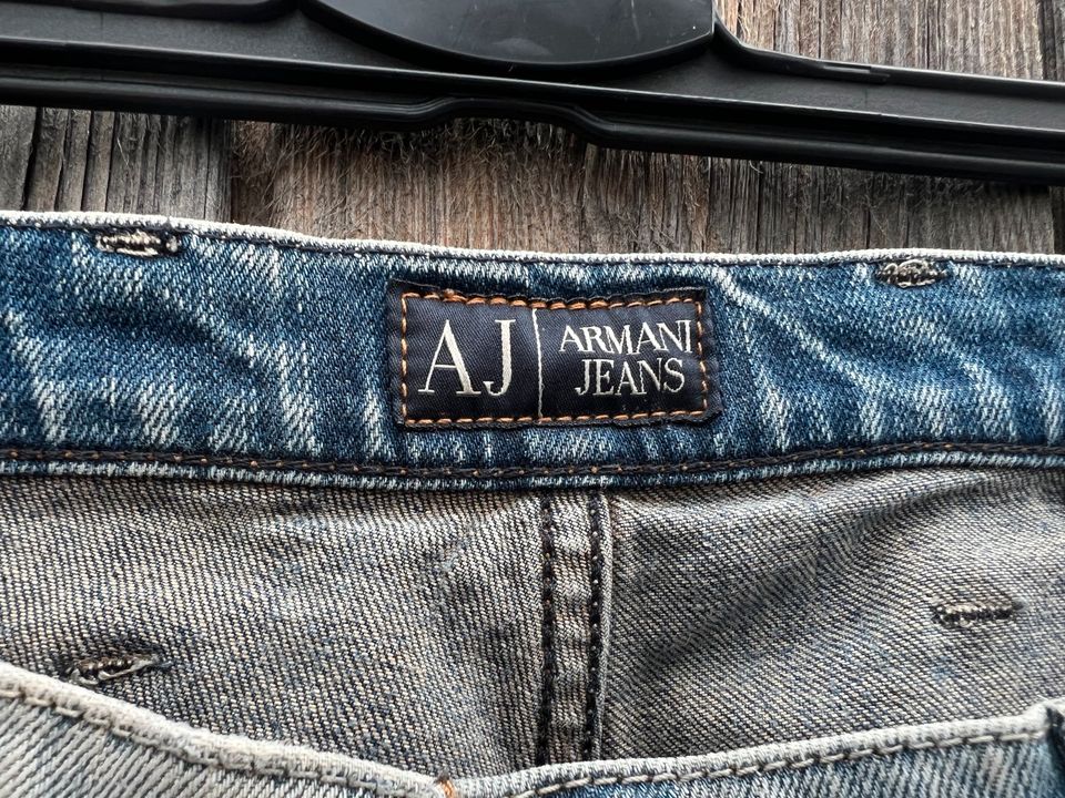 Armani Jeans für Männer in der Größe 33 / extra slim fit in Landshut