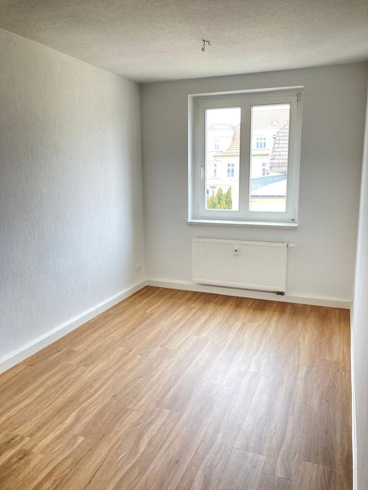 Eindrucksvolle, frisch sanierte 64,35 m² 2-Zimmer-Altbauwohnung im Herzen der Stadt Guben in Guben