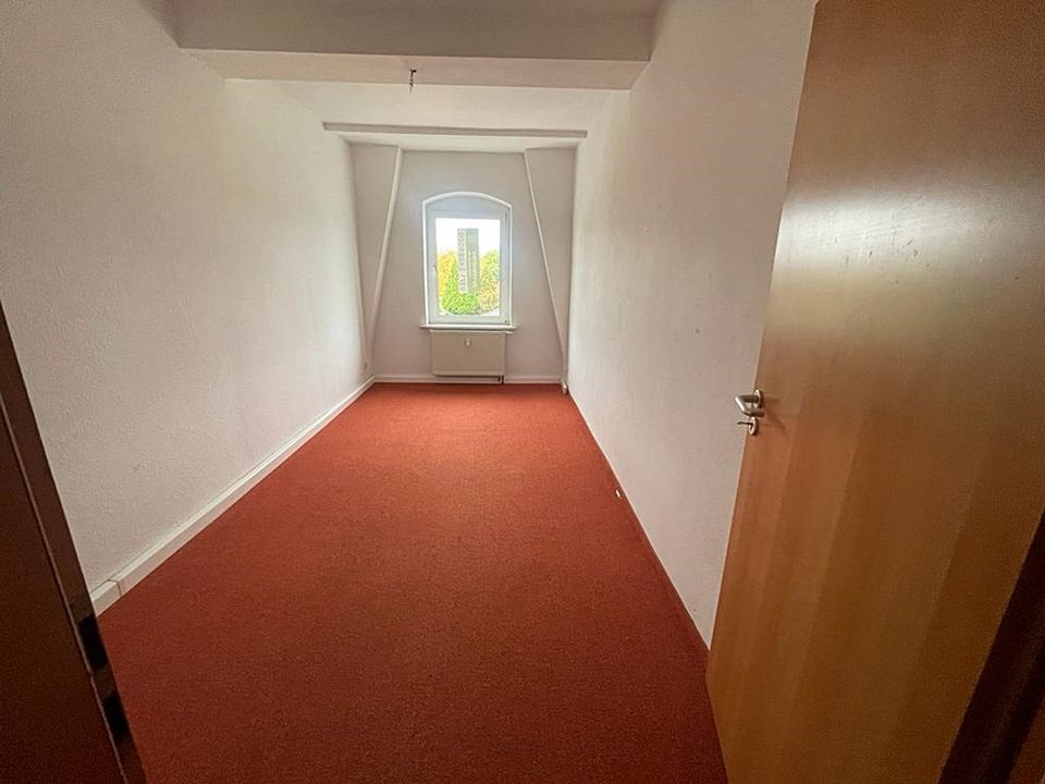 ***Zur Vermietung steht ab sofort diese schöne geräumige 5-Zimmer-Wohnung *** in Chemnitz