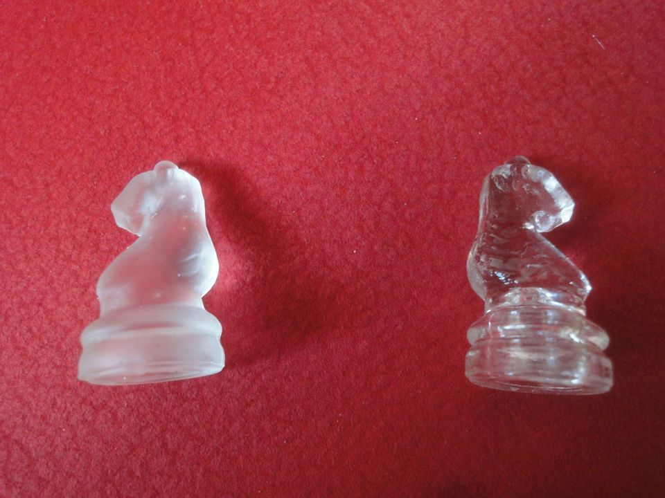 Schachspiel, Schachbrett , und Figuren aus Glas in Ronneburg