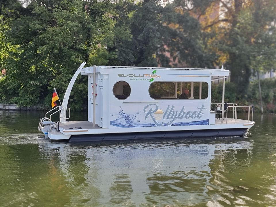 Das neue Rollyboot "Evolution" Elektrokatamaran in Brandenburg an der Havel