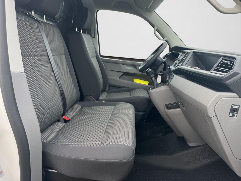 Volkswagen T6.1 Kasten kurzer Radstand 2.0 TDI PDC Klima Tr in Mayen