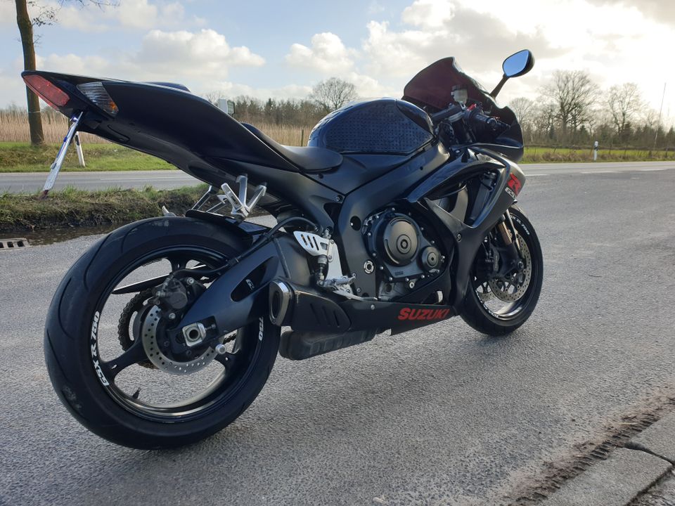 GSX-R750 K7 in Quickborn