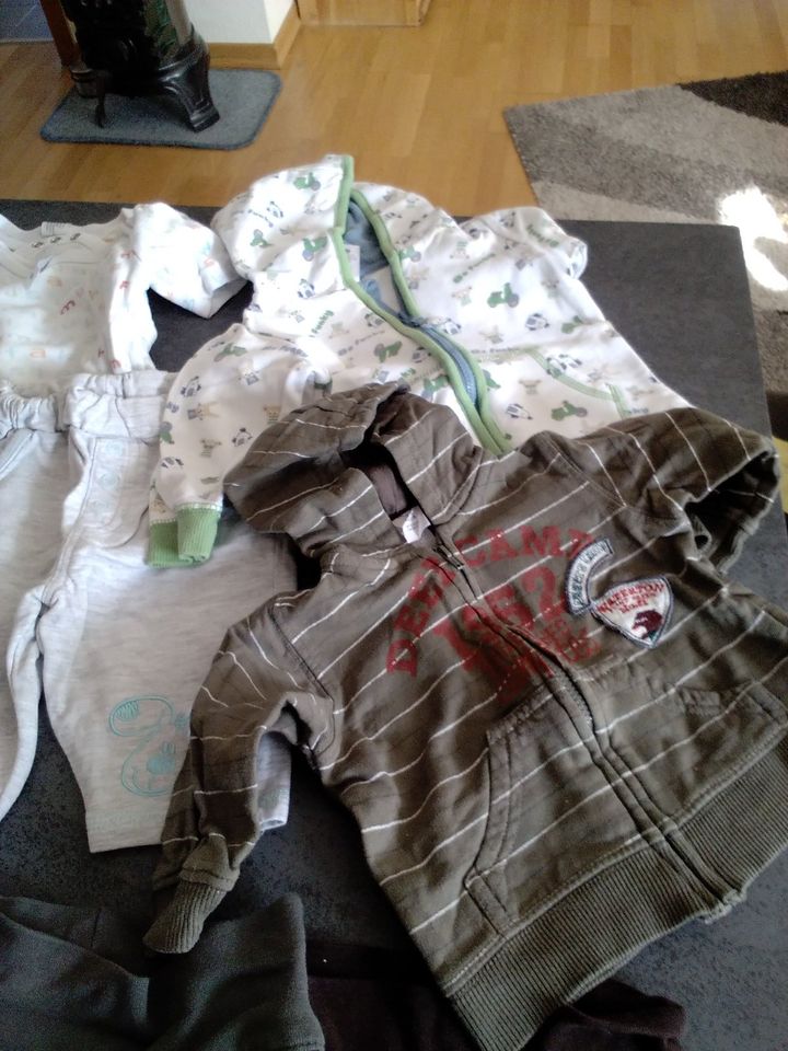 Kleidungspaket, Baby Kleidung Gr. 68 in Mendig