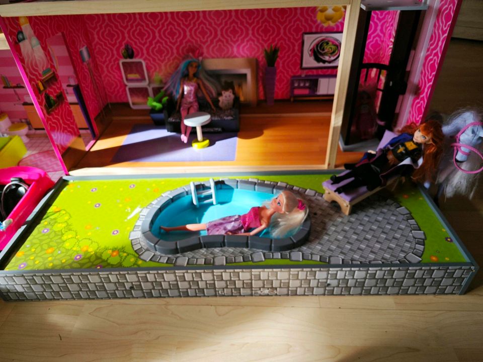 Kinder - Spiel - Puppenhaus inkl. Zubehör in Babensham